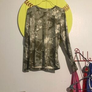 Under armor, long sleeve shirt